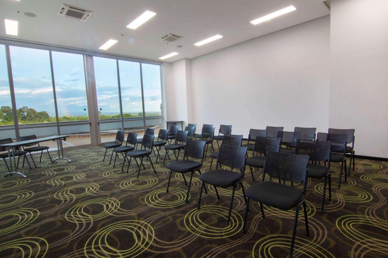 Sonesta Hotel Pereira Cerritos Exterior photo The library's meeting room