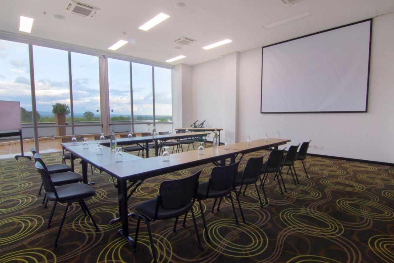 Sonesta Hotel Pereira Cerritos Exterior photo Meeting room