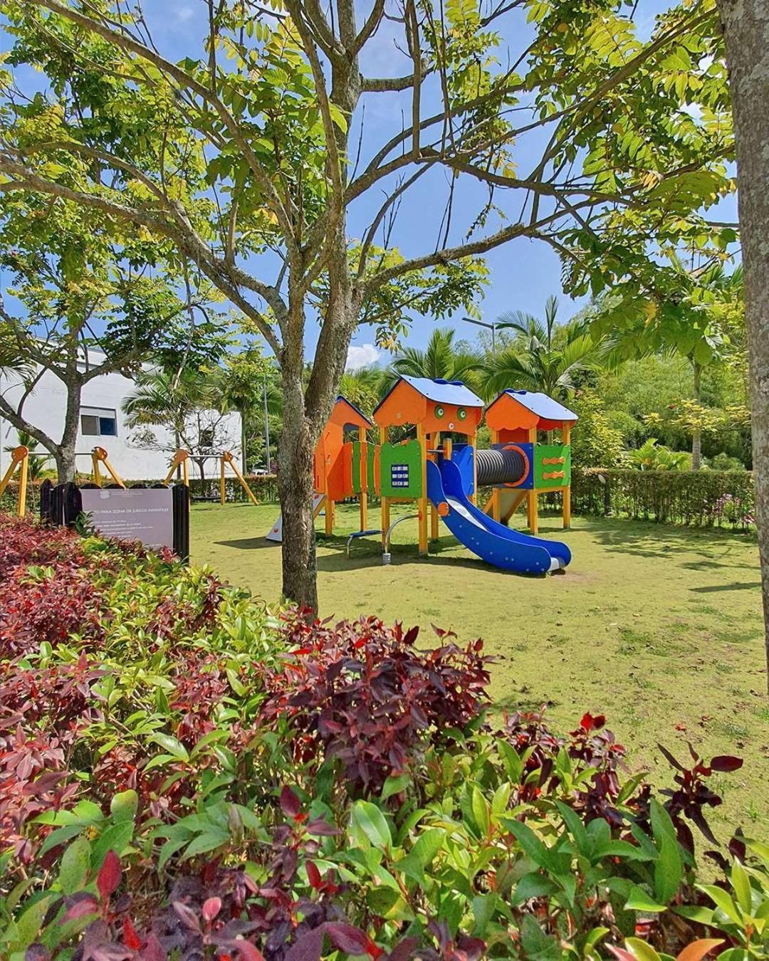 Sonesta Hotel Pereira Cerritos Exterior photo Playground at the resort