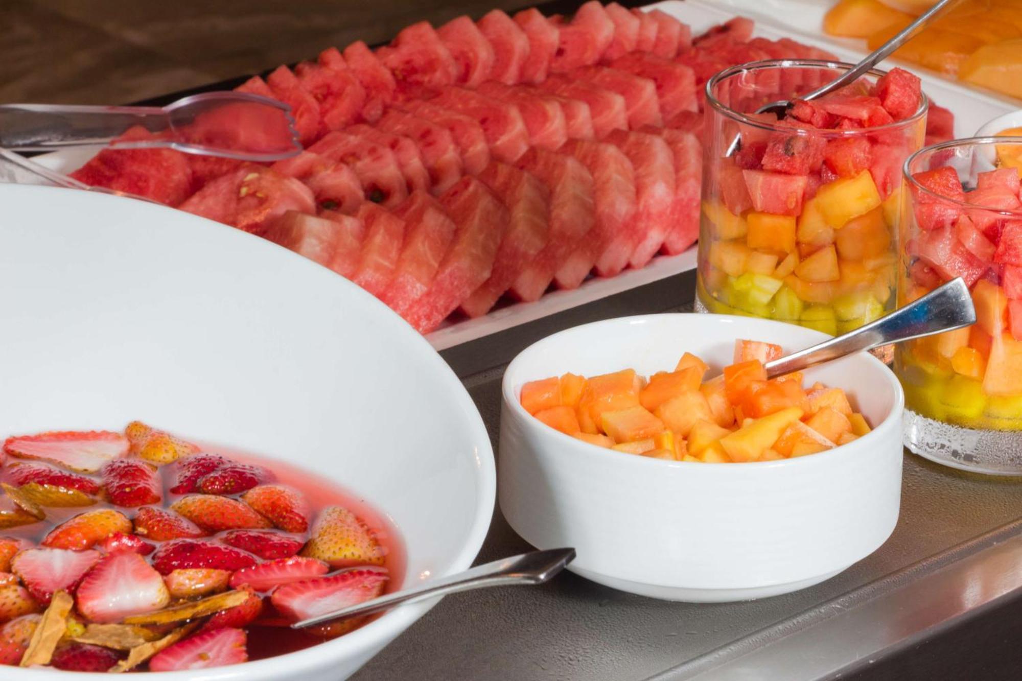 Sonesta Hotel Pereira Cerritos Exterior photo Fruit salad
