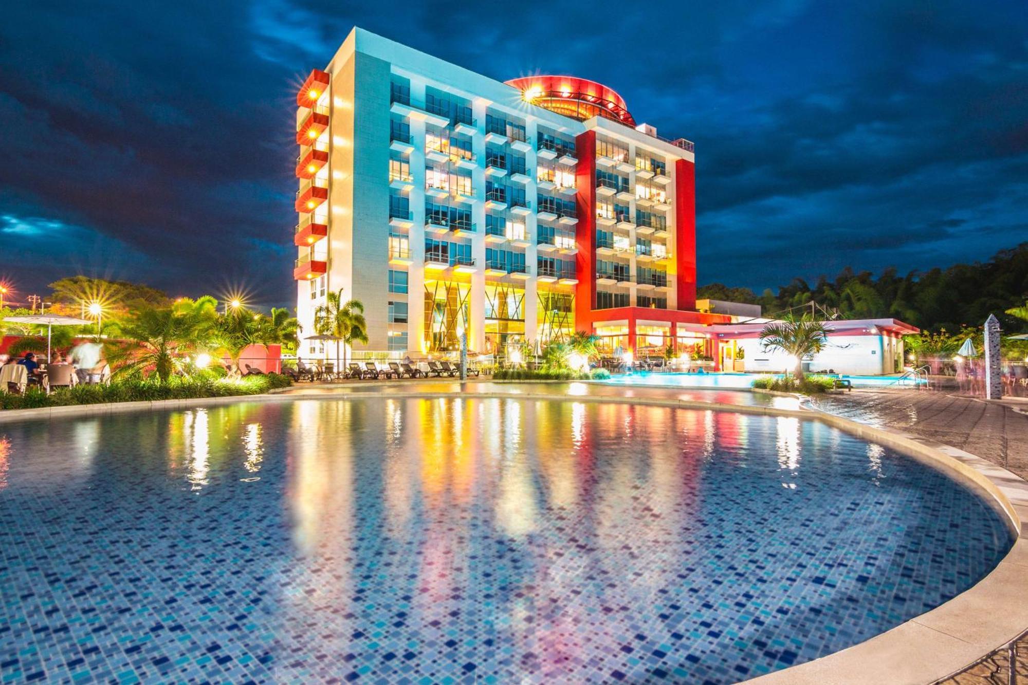 Sonesta Hotel Pereira Cerritos Exterior photo The Royal