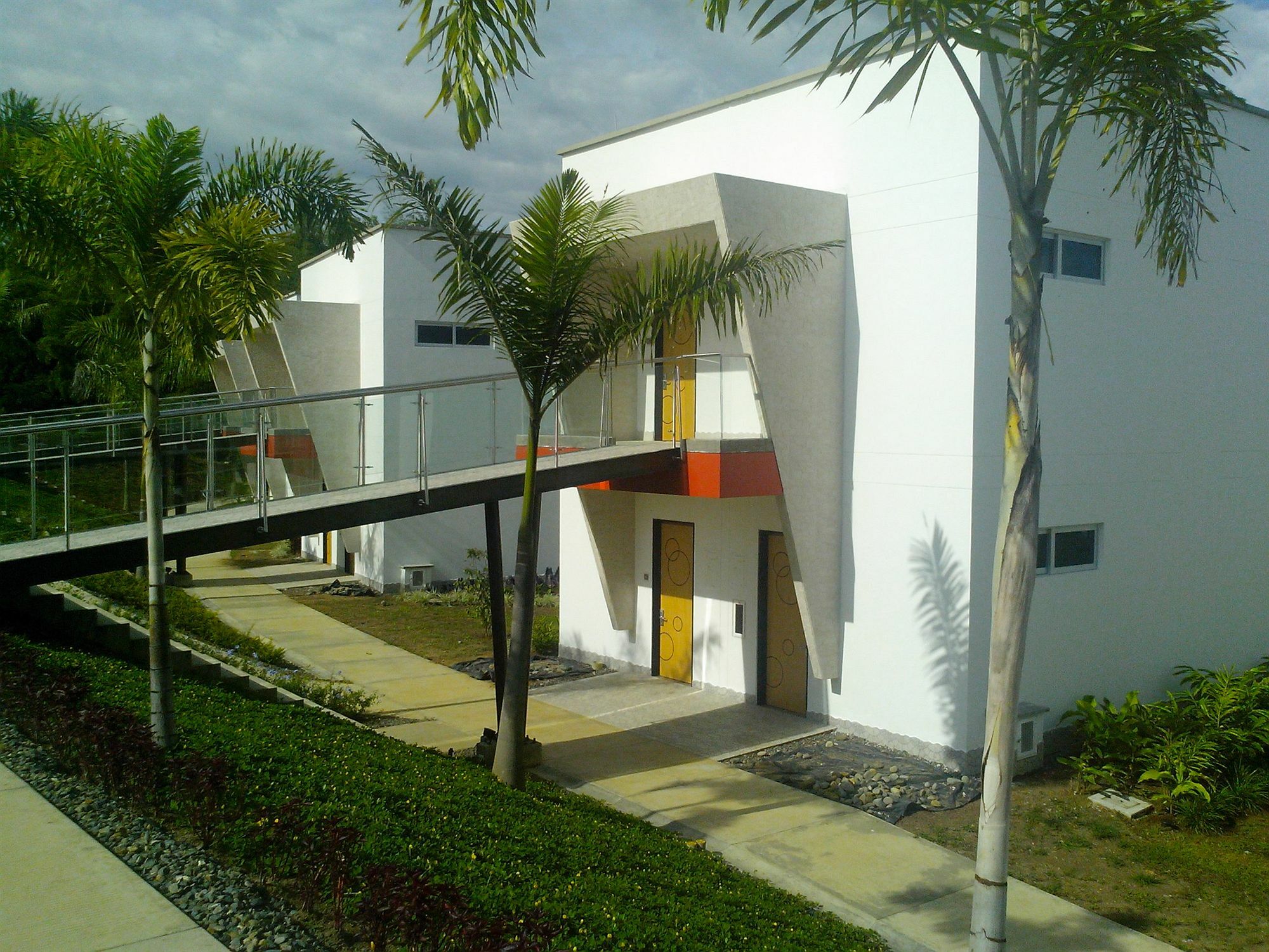 Sonesta Hotel Pereira Cerritos Exterior photo The house of the architect